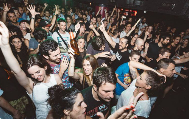  Imagen de la última fiesta de la sala BeCool en Barcelona, que cerró sus puertas el pasado verano tras nueve años en activo en la capital catalana. Tillate/ Facebook/ Sala Becool