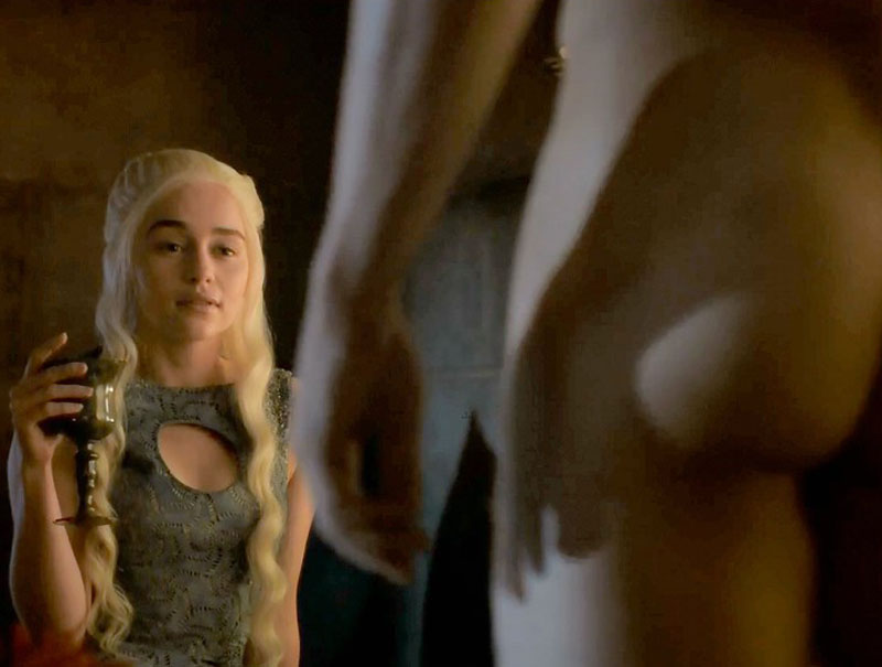 Khaleesi disfrutando de las vistas en un episodio de 'Juego de Tronos'.