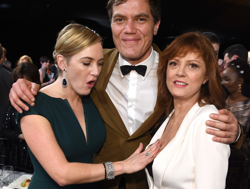 Kate Winslet, Michael Shannon y Susan Sarandon posan durante la gala de los premios que entrega el sindicato de actores. 