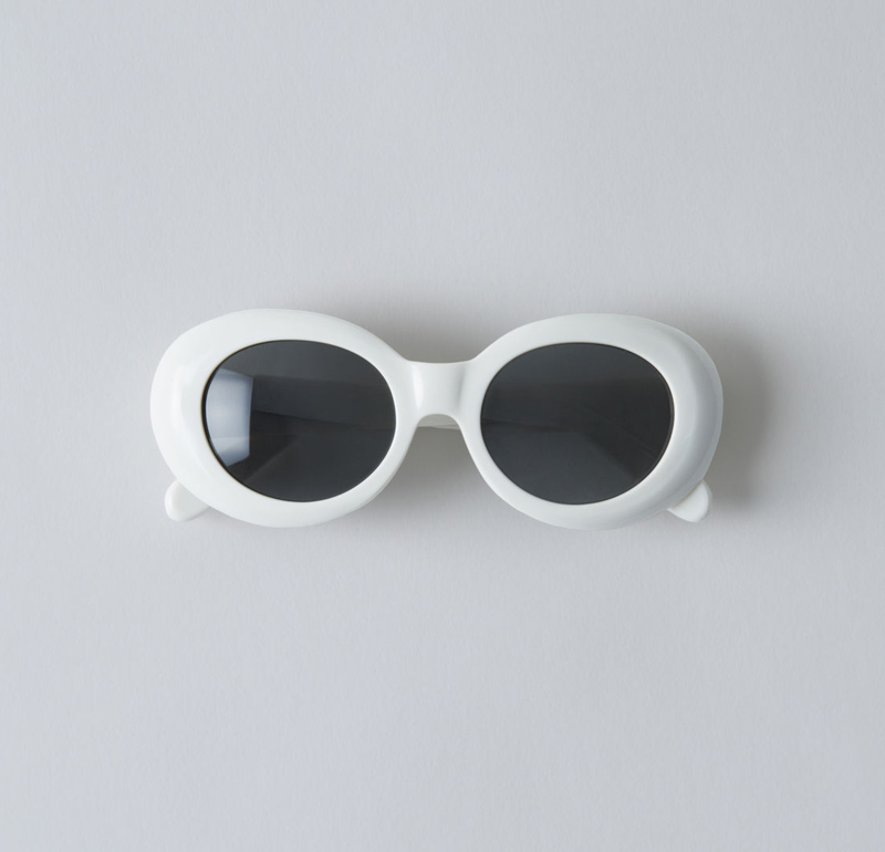 Cliente Quien pureza El único complemento que necesitas este verano son unas gafas blancas | Moda  | S Moda EL PAÍS