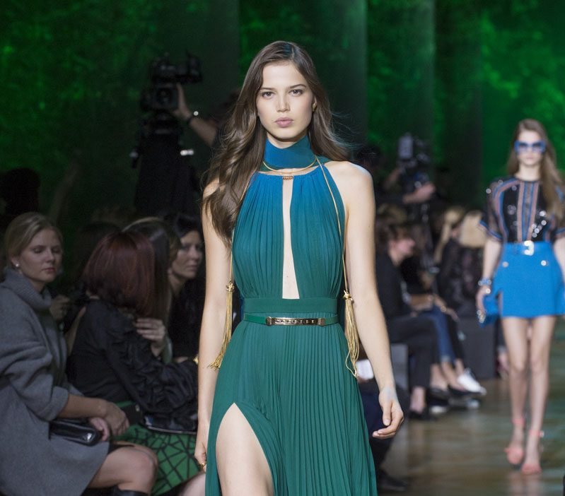 Los vestidos de noche de Elie Saab se vuelven tropicales | Moda, Pasarela |  S Moda EL PAÍS