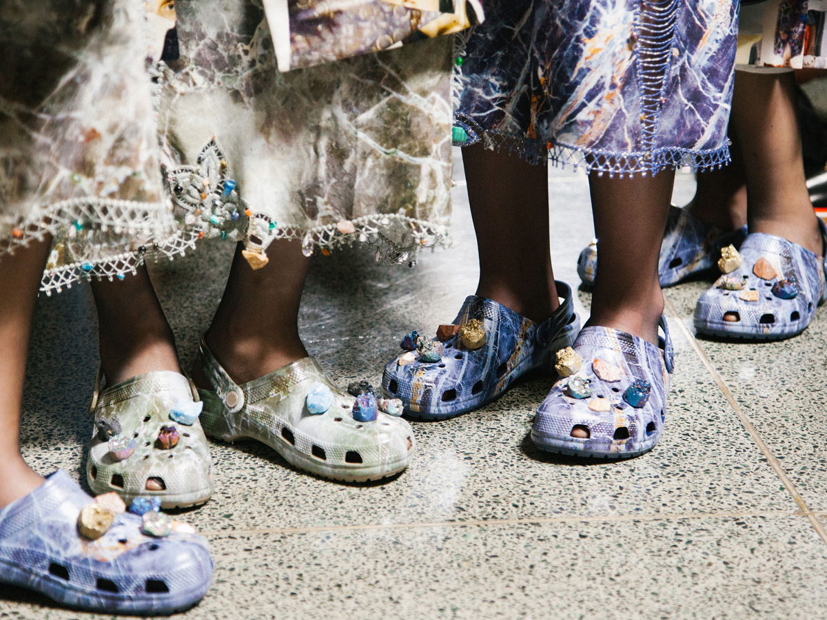 Otra pesadilla de la moda se hace realidad: se llevan (y mucho) las Crocs |  Moda | S Moda EL PAÍS