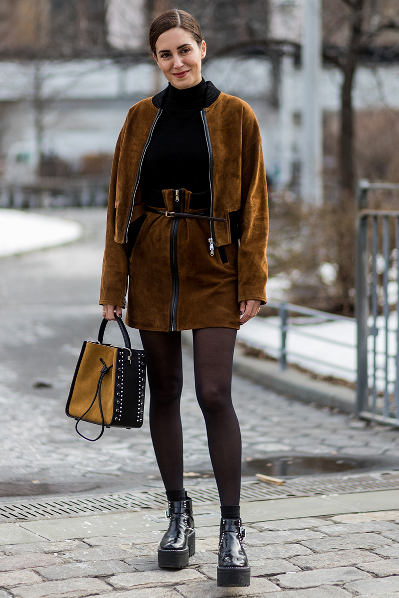 Guerra al frío: 20 de llevar medias negras con mucho estilo | Actualidad, Moda | S EL PAÍS
