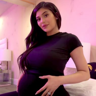 Kylie Jenner ya es madre de una niña (y publica un vídeo donde muestra todo su embarazo)