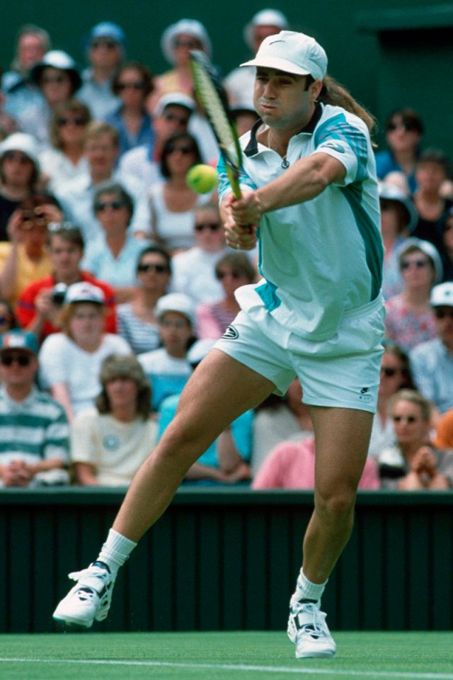 12 veces Andre Agassi desafió a los torneos de tenis con su ropa