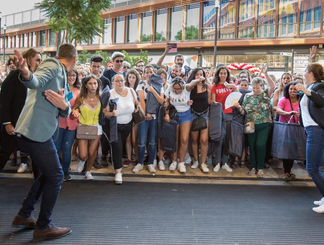 superficial piano Tristemente Locura por Primark: aglomeraciones y colas en su estreno en Sevilla | S  Moda EL PAÍS