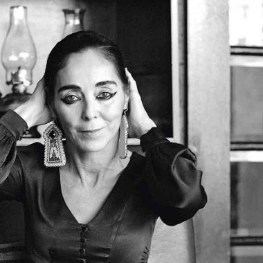 Shirin Neshat: “Iranian girls defy the government and break the rules every day.  They are inspiring»
