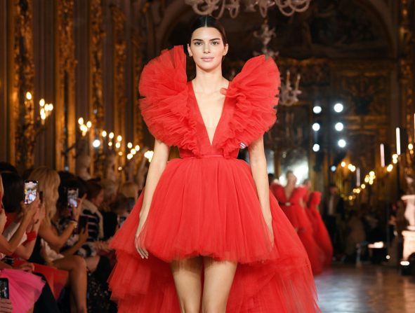 conocido Amarillento marea Kendall Jenner Y El Vestido Rojo Con El Que Te Sentirás Una Princesa  Contemporánea | sptc.edu.bd