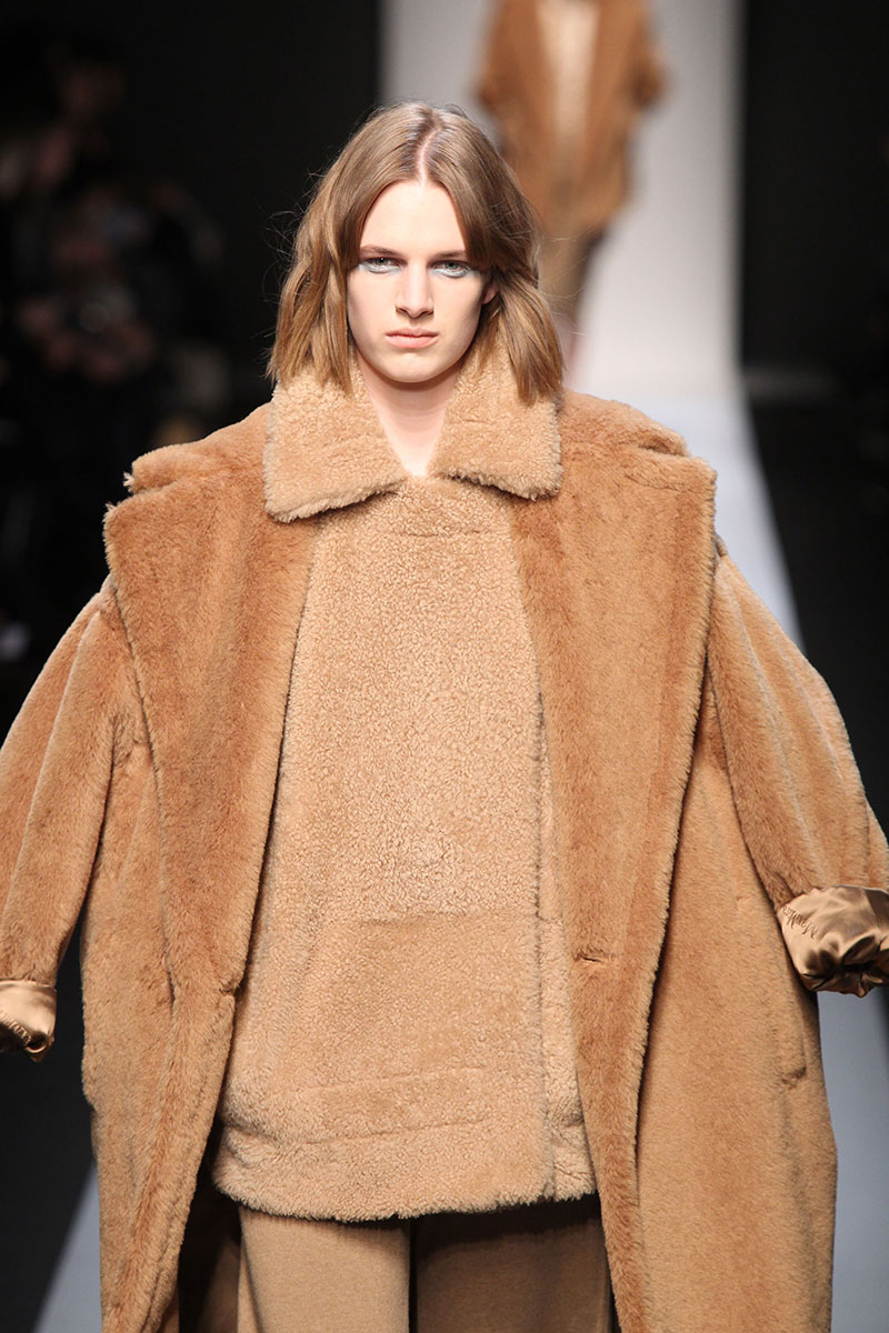 Escupir Materialismo Glamour El abrigo 'oso de peluche' de 1800 euros sin el que no pueden vivir las  famosas