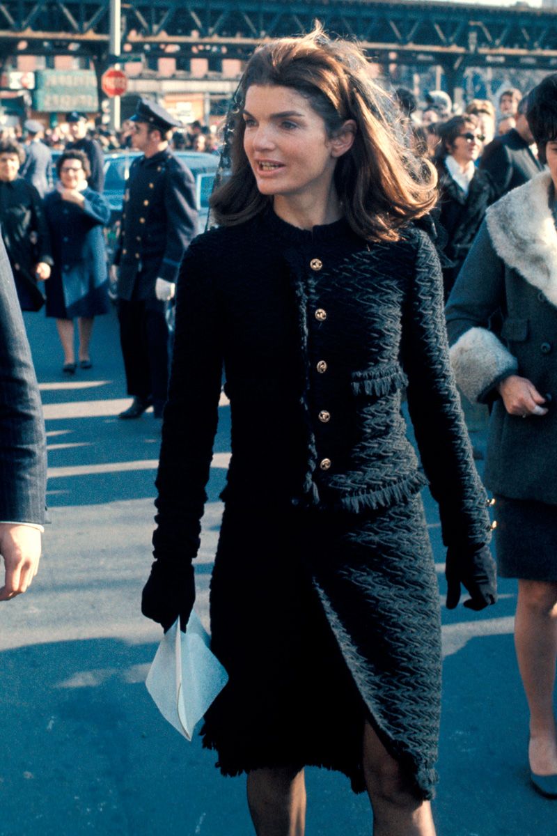 De Penélope Cruz Lady Di: no importa el tiempo que pase, la chaqueta de tweed de Chanel es la prenda más deseada de la moda | Actualidad | S Moda EL PAÍS