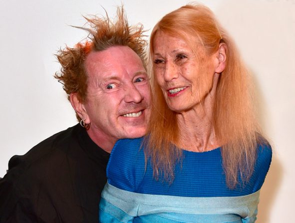 El brutal testimonio de Johnny Rotten (Sex Pistols) confesando cómo es su  vida cuidando a su mujer enferma | Belleza | S Moda EL PAÍS