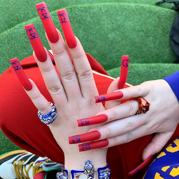 Las uñas con logo de Billie Eilish se convierten en lo más viral del quinto  capítulo de Gucci Fest | Actualidad, Moda | S Moda EL PAÍS