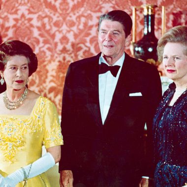 Margaret Thatcher y la reina Isabel II