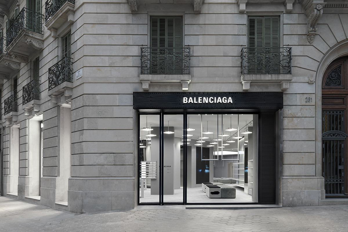 Favor mantequilla Buzo Así es la nueva tienda de Balenciaga en Barcelona | Moda | S Moda EL PAÍS