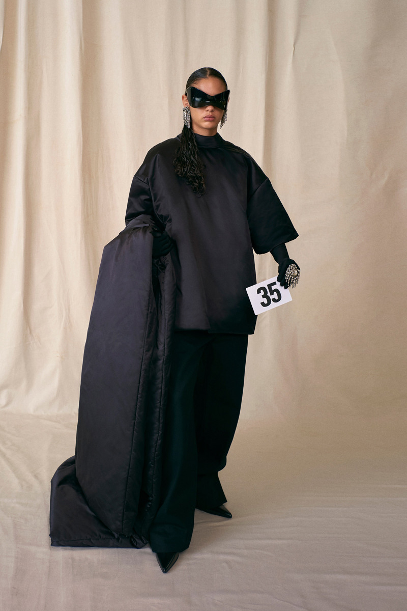 Así es la primera colección alta costura de Demna Gvasalia para Balenciaga | Moda, Pasarela | S