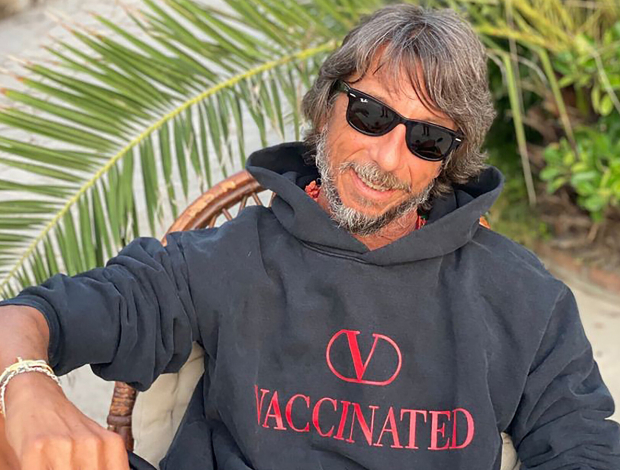 Pierpaolo Piccioli luciendo la sudadera de 'Vaccinated'.