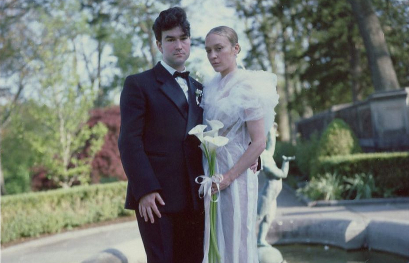 Chloë Sevigny se casa con un Jean Paul Gaultier de alta costura diseñado por Glenn Martens