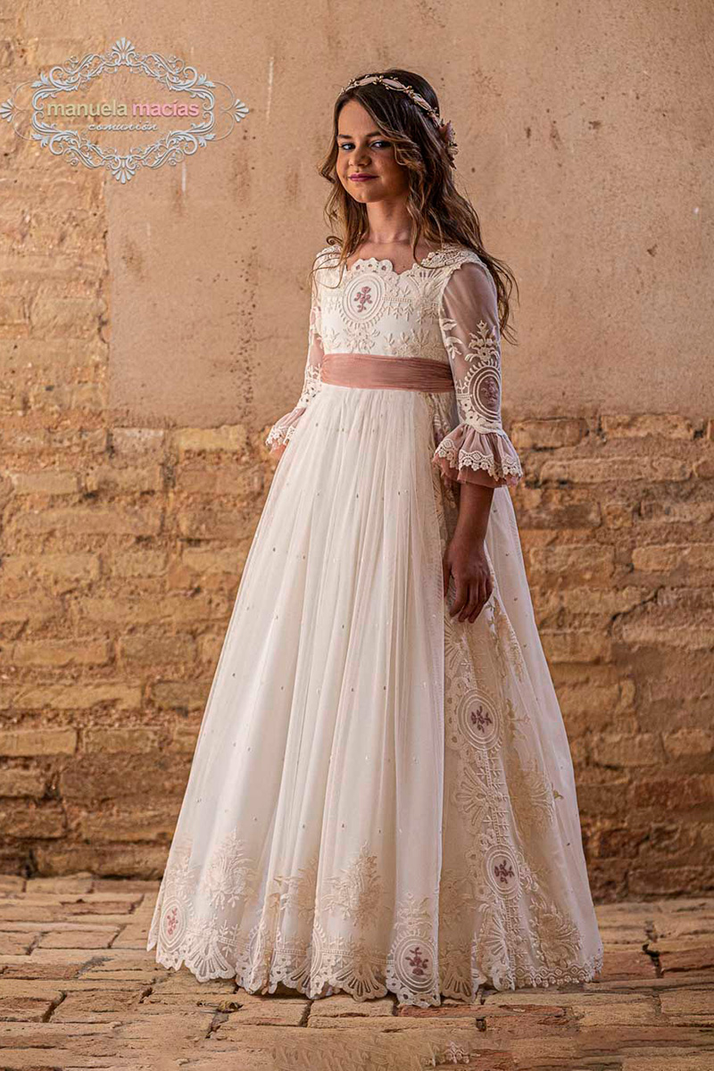 Mártir domingo Probar La revolución del vestido de comunión: novias en miniatura, tendencias de  Instagram, confección en España y trajes a 500 euros