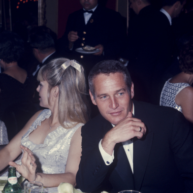 Cómo Joanne Woodward inició sexualmente a Paul Newman y ayudó a convertirlo en un icono universal