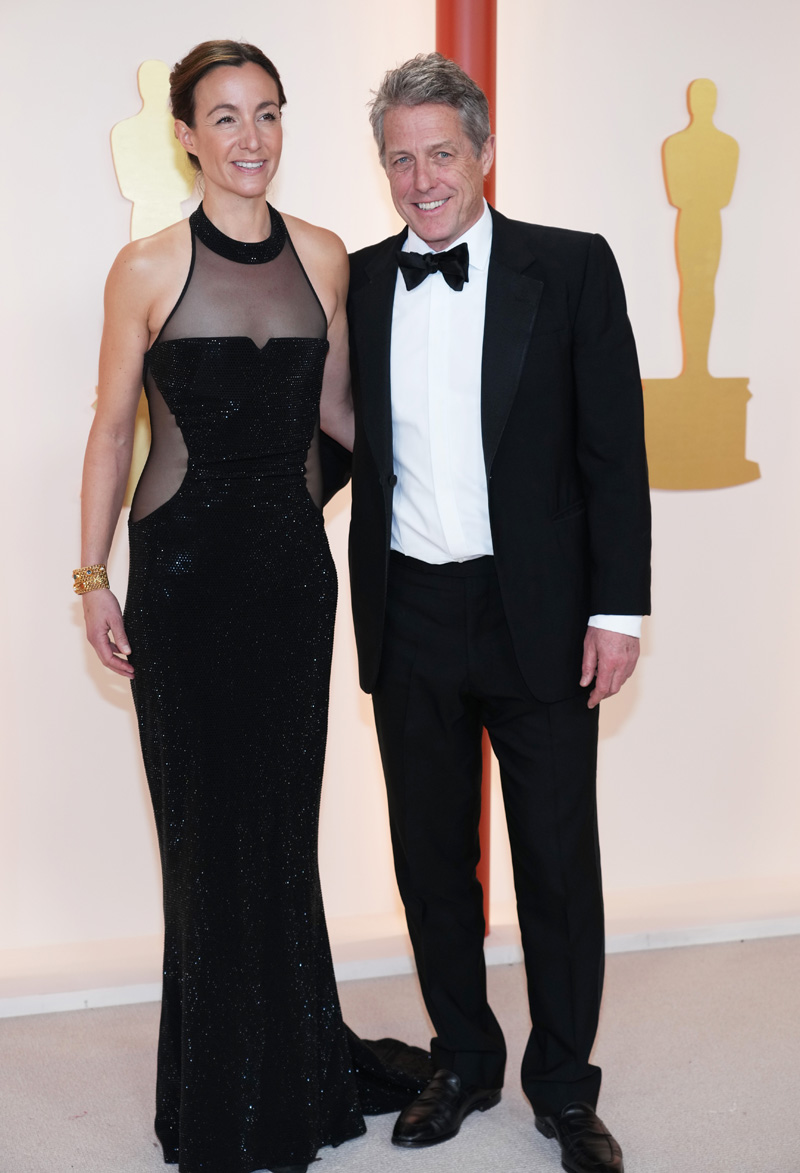 Anna Eberstein y Hugh Grant en la alfombra roja de los Oscars 2023