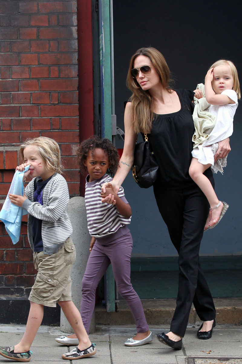 Cómo llevar el color negro según Angelina Jolie