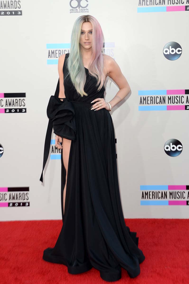 Mientras dormías: Lady Gaga se subía a un caballo y todos los looks de los AMAs