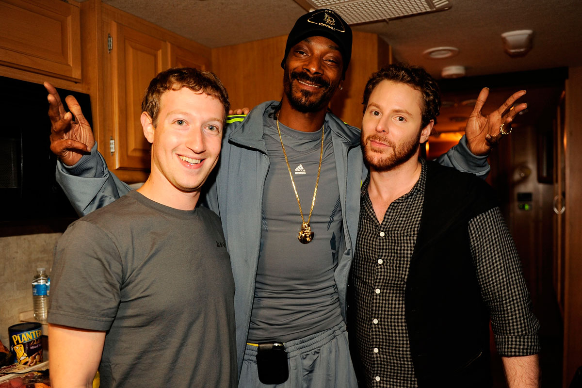 por que mark zuckerberg uno de los hombres más influyentes del mundo siempre viste camiseta gris 