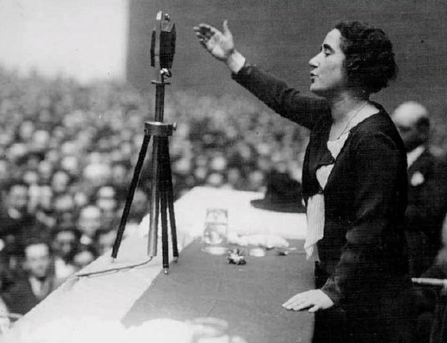 6 ‘zascas’ del discurso de Clara Campoamor por el voto femenino que nos siguen emocionando